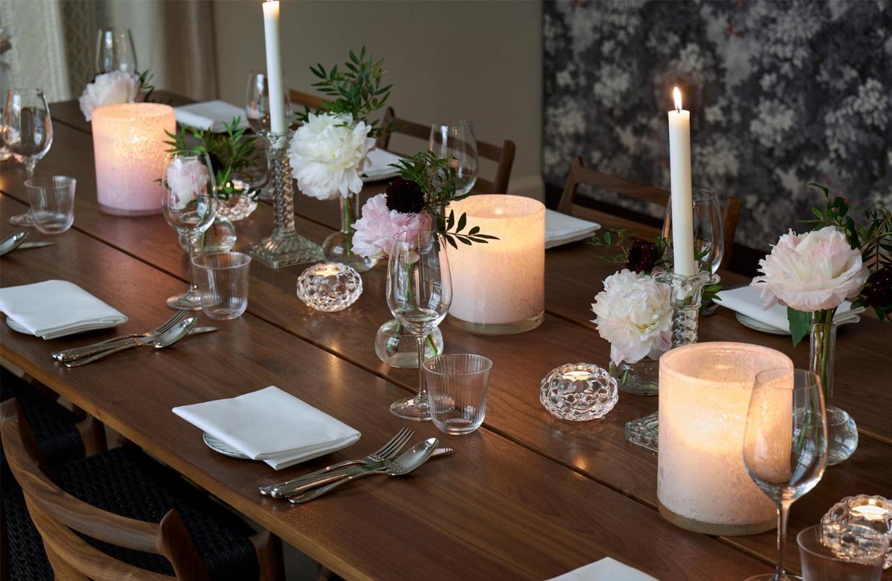 Villa Dagmar Stockholm Ngoại thất bức ảnh A table set for a dinner party