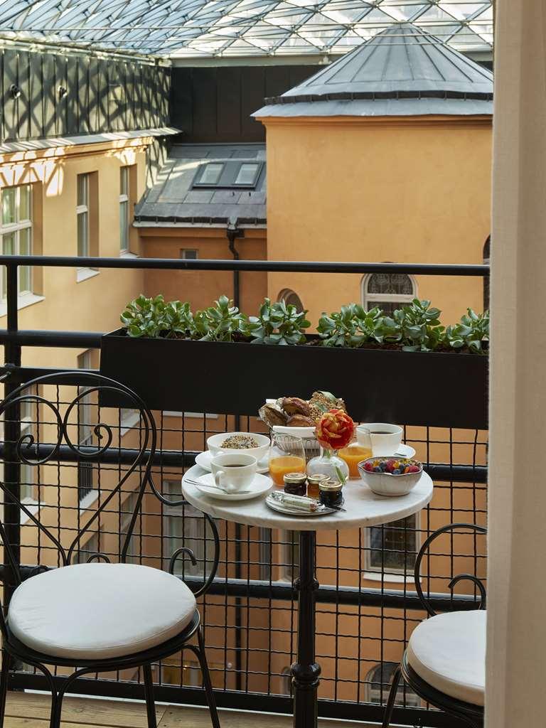 Villa Dagmar Stockholm Phòng bức ảnh Breakfast on a balcony