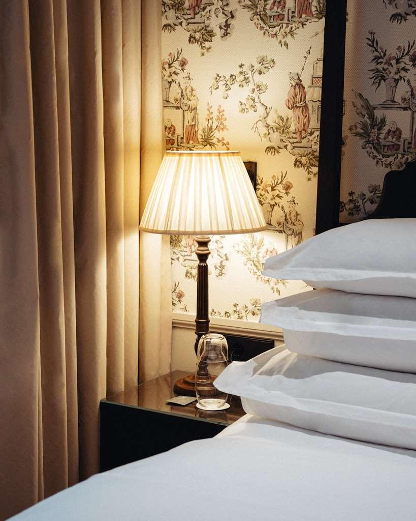 Villa Dagmar Stockholm Phòng bức ảnh A pleated lampshade