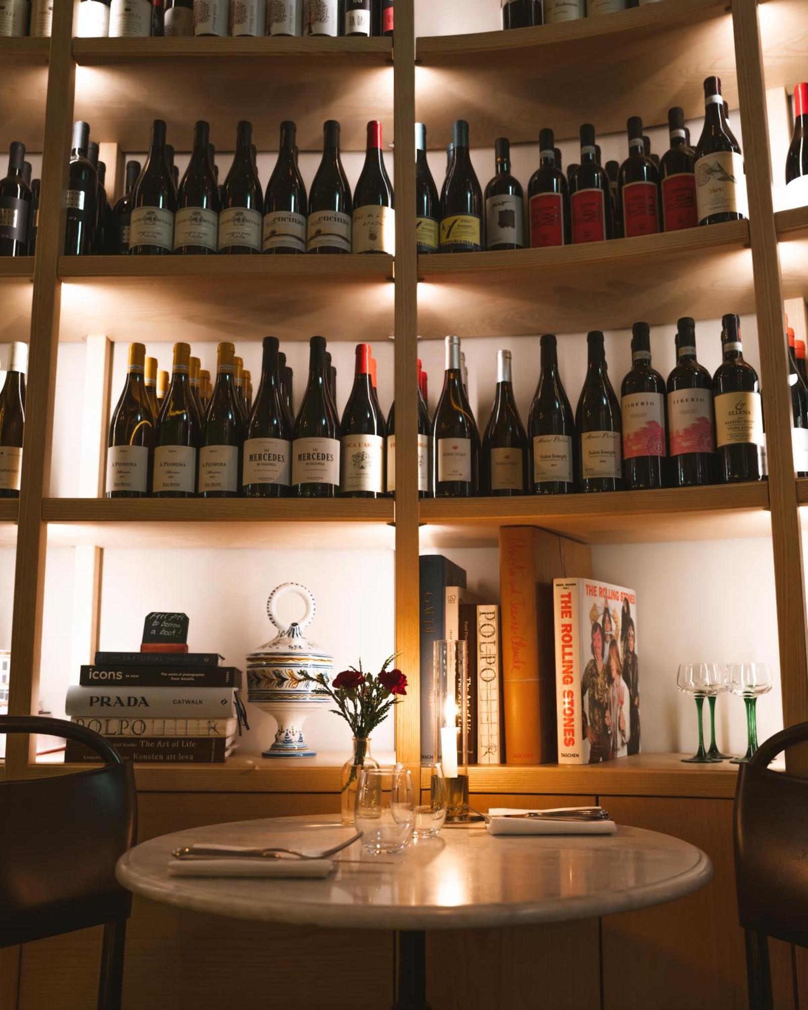 Villa Dagmar Stockholm Ngoại thất bức ảnh A wine bar in Paris